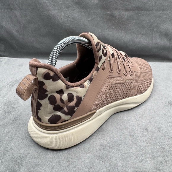 APL TechLoom Tracer Women’s‎ 9 Beach Almond Leopard Lightweight Running Sneakers - Picture 2 of 14